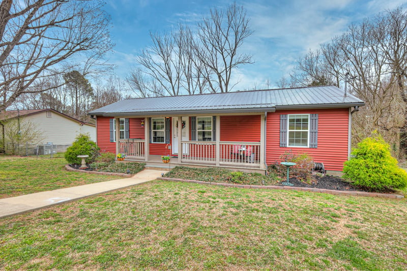 840 Hafner Rd, Charlotte, TN 37036