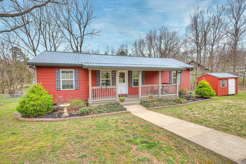840 Hafner Rd, Charlotte, TN 37036