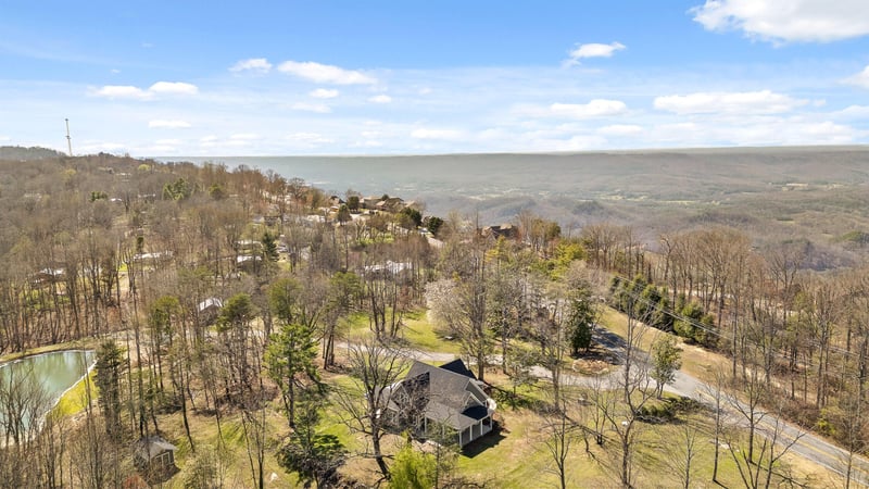 30 Maple Leaf Trl, Lookout Mountain, GA 30750