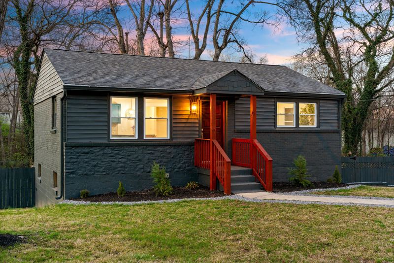 913 Lemont Ct, Nashville, TN 37216
