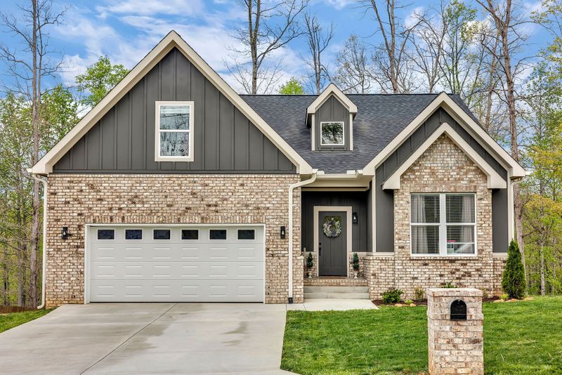 214 Cherokee Dr, White Bluff, TN 37187