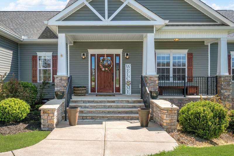 9 Luther Ln, Burns, TN 37029
