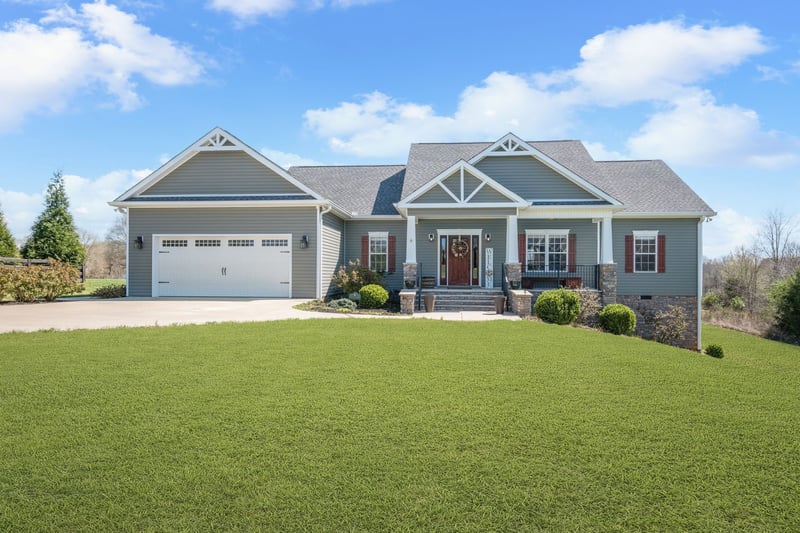 9 Luther Ln, Burns, TN 37029