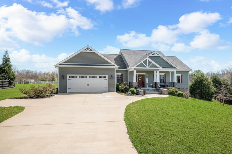 9 Luther Ln, Burns, TN 37029