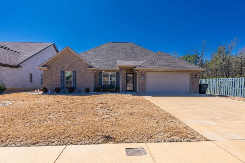 976 Garrett Ln, Florence, AL 35634
