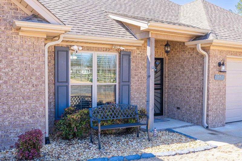 976 Garrett Ln, Florence, AL 35634