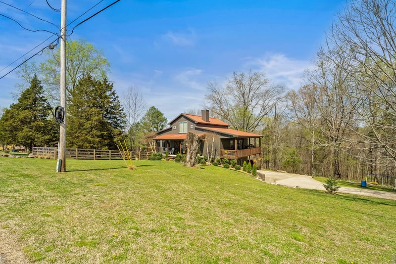 1011 Ervin Pace Rd, Chapmansboro, TN 37035