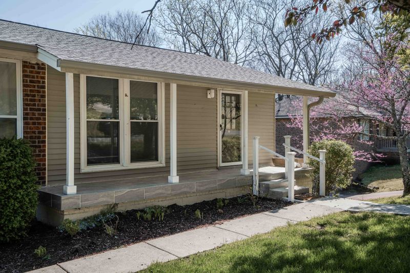 6004 Hawkdale Dr, Nashville, TN 37211