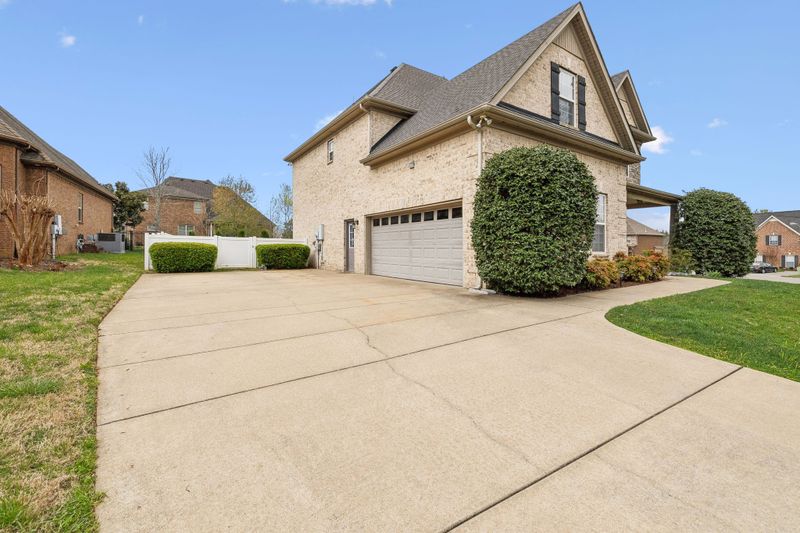 5221 Middlebury Dr, Murfreesboro, TN 37128