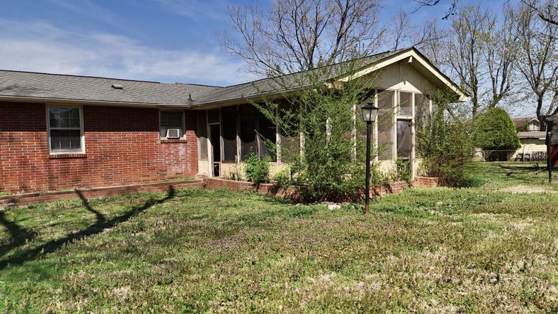 214 Dolphus Dr, Hendersonville, TN 37075