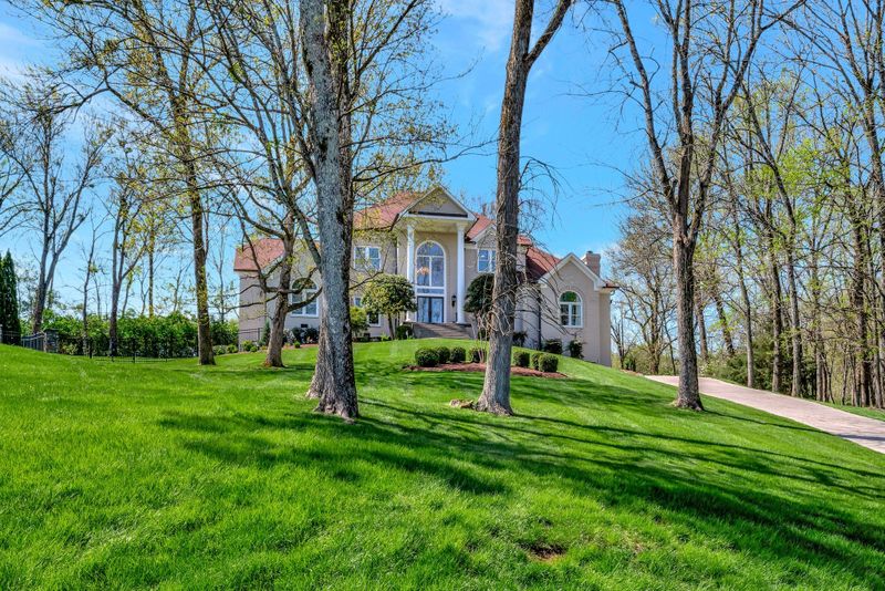817 Shadowstone Pl, Nashville, TN 37220