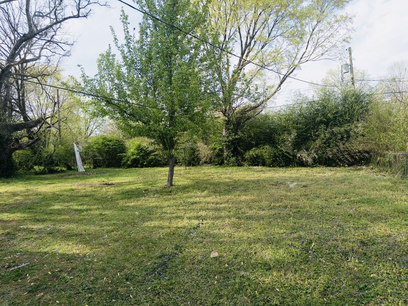 1212 Thompson Pl, Nashville, TN 37217