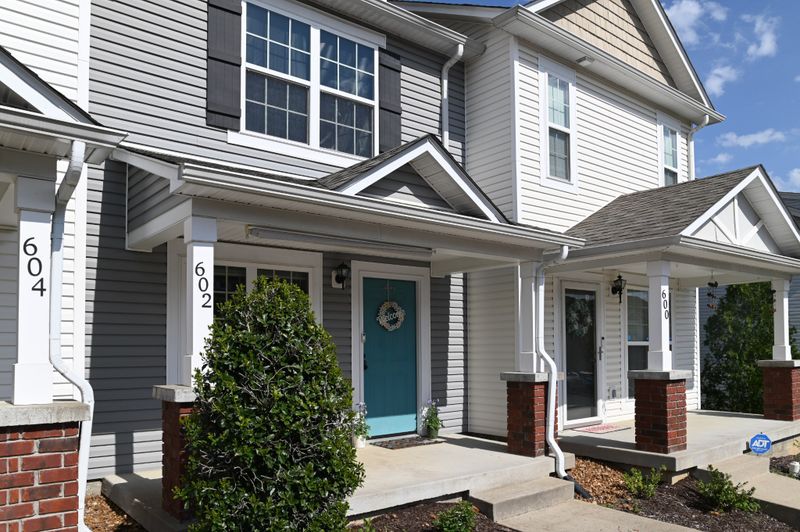 602 Bradburn Village Cir, Antioch, TN 37013