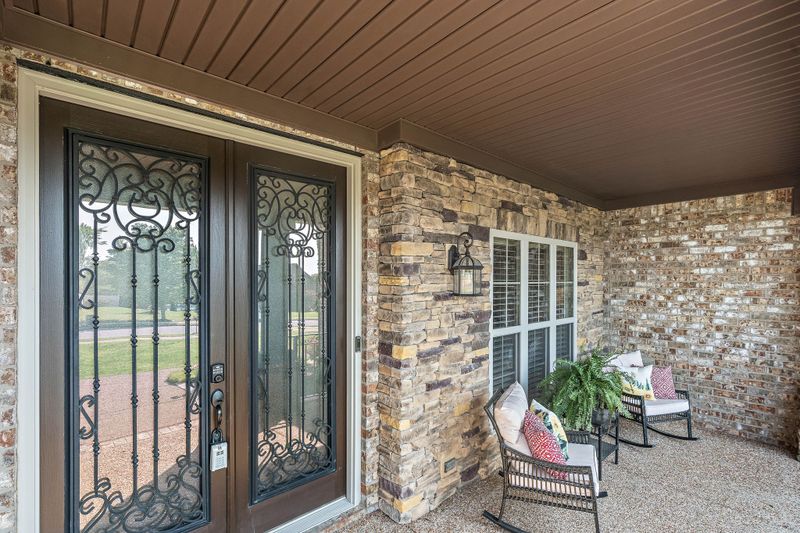 715 Farmington Dr, Lebanon, TN 37087