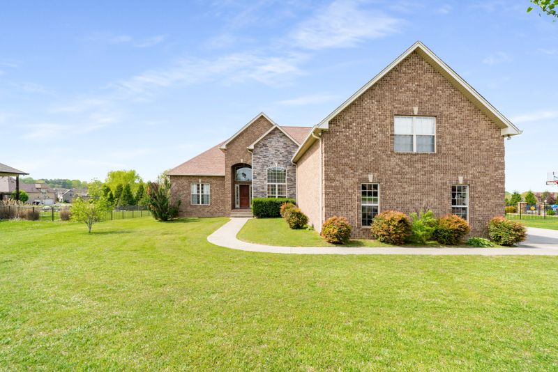 1015 Glasgow Ln, Greenbrier, TN 37073