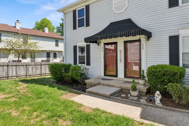 223 Edgewood Dr, Hendersonville, TN 37075