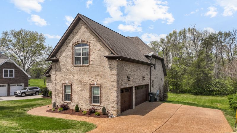2086 Brookstone Dr, Mount Juliet, TN 37122