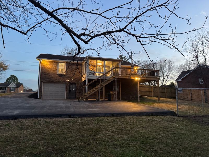 105 Glen Oak Ct E, Hendersonville, TN 37075