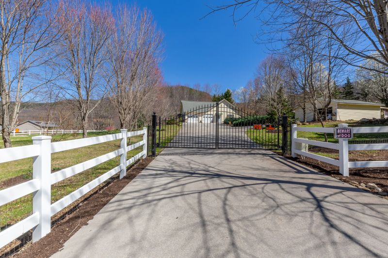 3403 Sugar Camp Cir, Sevierville, TN 37862