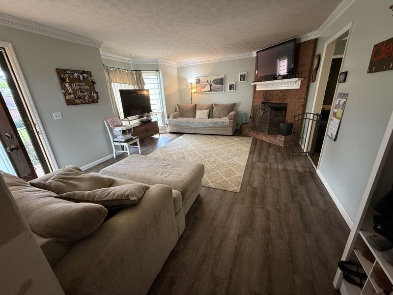 216 Lakeside Park Dr, Hendersonville, TN 37075