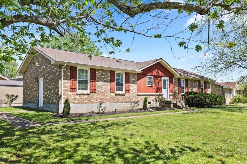100 Scotch Ct, Hendersonville, TN 37075