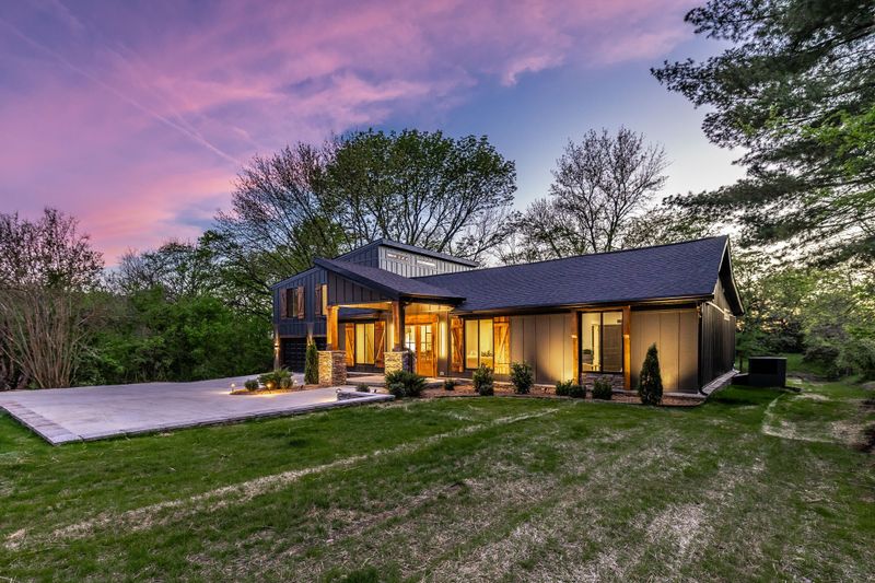 688 Douglas Ln, Gallatin, TN 37066