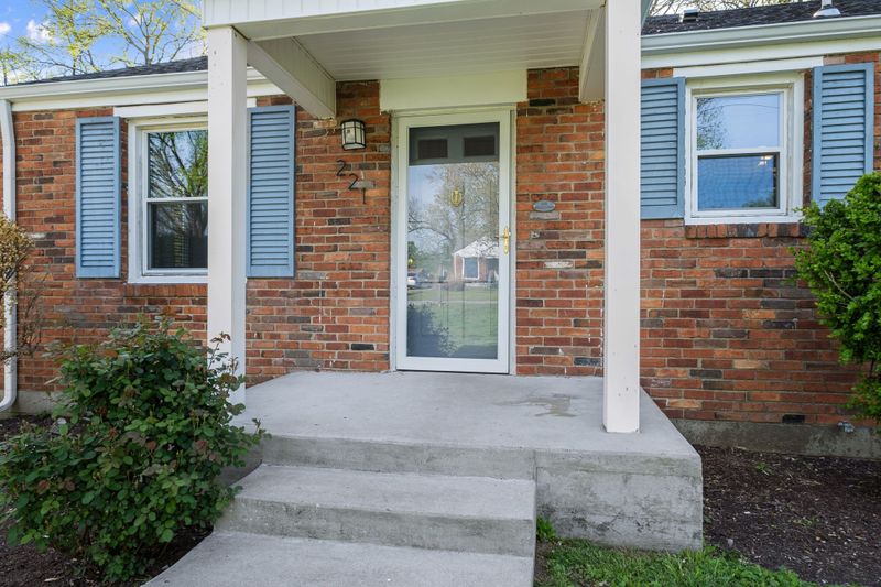 221 Graylynn Dr, Nashville, TN 37214