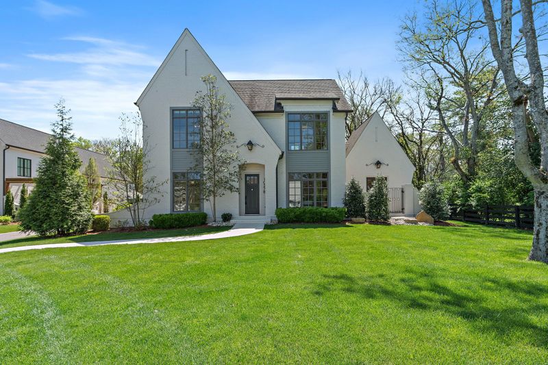 1027B Battery Ln, Nashville, TN 37220