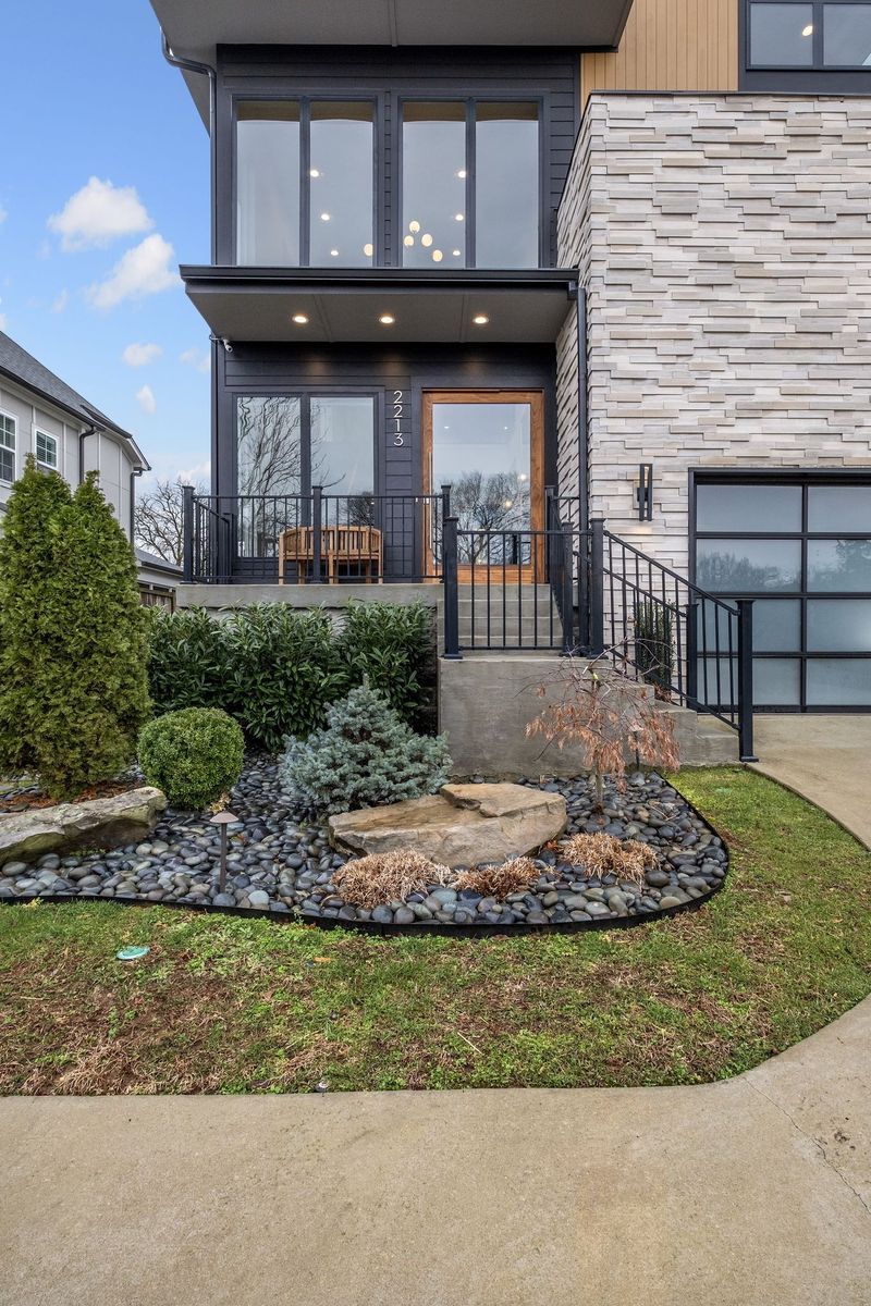 2213 Castleman Dr, Nashville, TN 37215