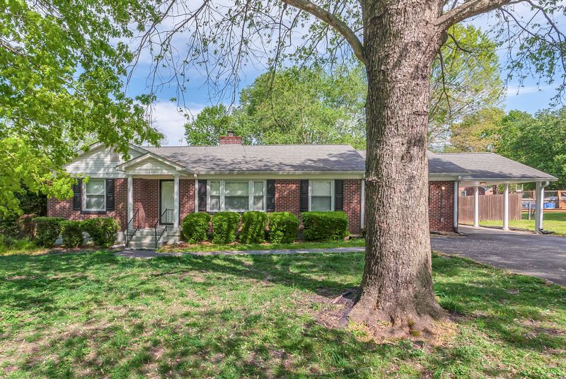 2719 Gray Cir, Columbia, TN 38401
