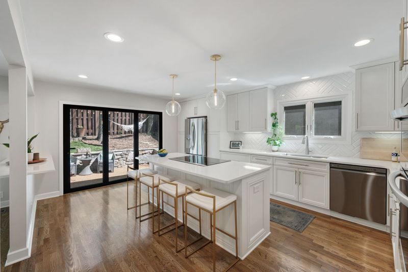 516 Harpeth Trace Dr, Nashville, TN 37221