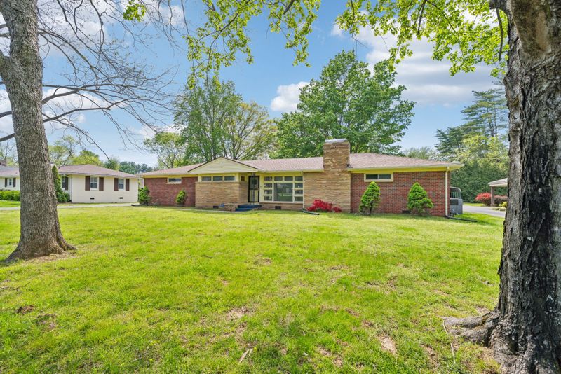909 Hillsboro Rd, Franklin, TN 37064