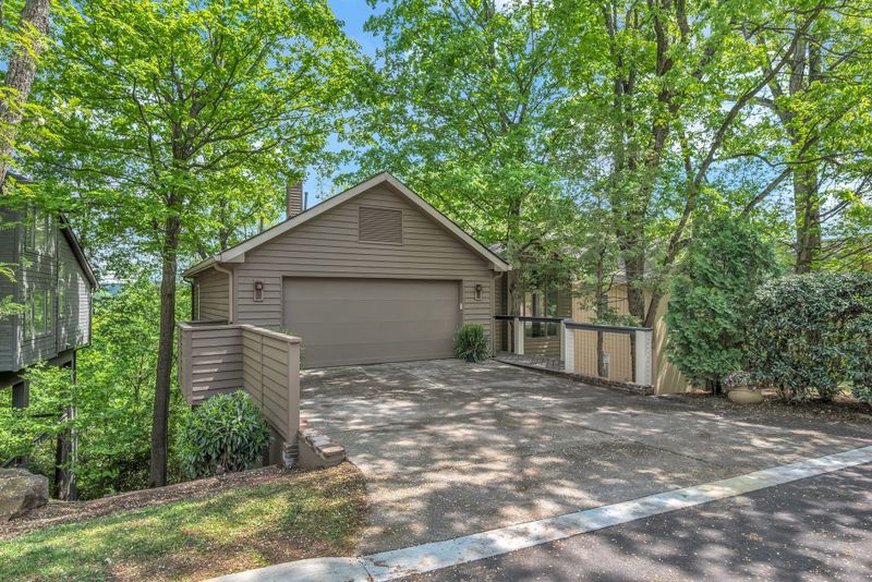 635 Harpeth Trace Dr, Nashville, TN 37221