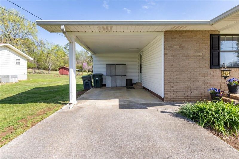 224 Bicentennial Trl, Rock Spring, GA 30739
