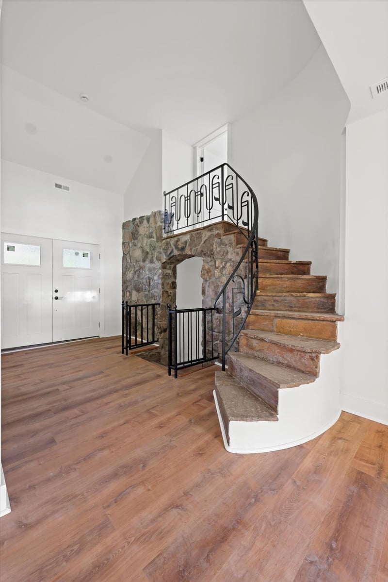 1302 Peter Pan Rd, Lookout Mountain, GA 30750