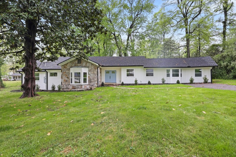 1302 Peter Pan Rd, Lookout Mountain, GA 30750
