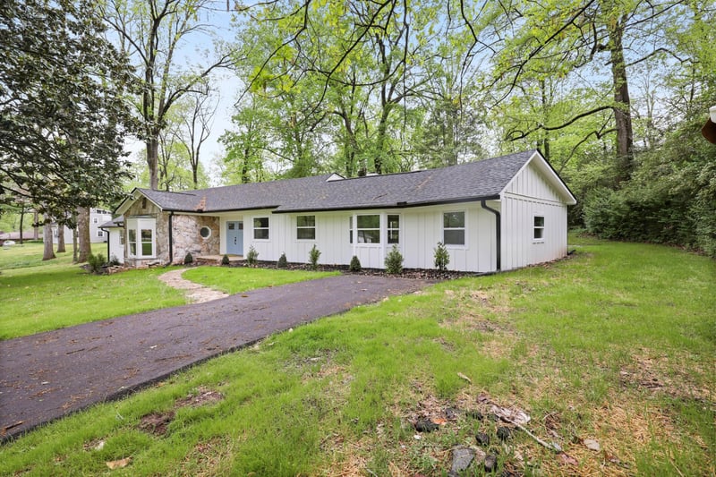 1302 Peter Pan Rd, Lookout Mountain, GA 30750