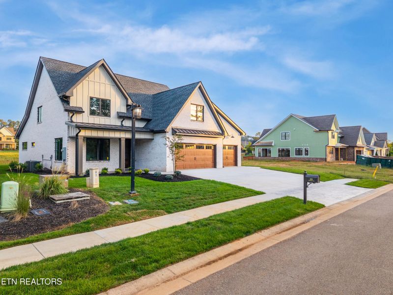 686 Ironwood Ln, Loudon, TN 37774
