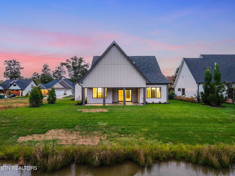 686 Ironwood Ln, Loudon, TN 37774