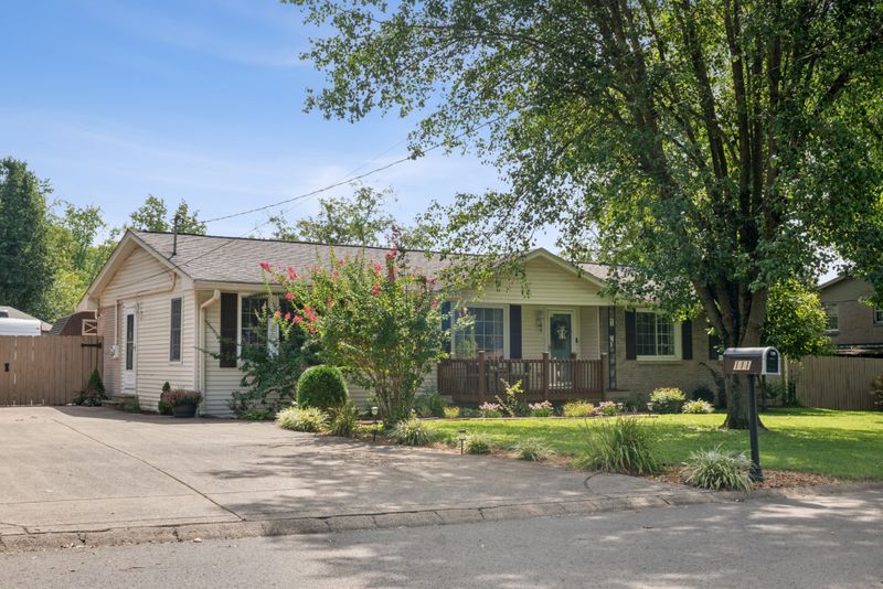111 Winding Way Dr, Hendersonville, TN 37075