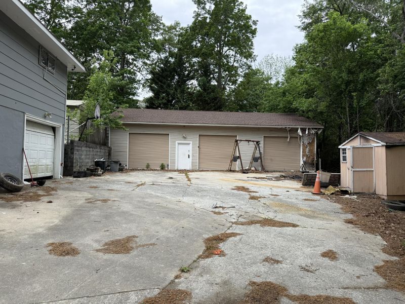 1003 W Circle Dr, Rossville, GA 30741