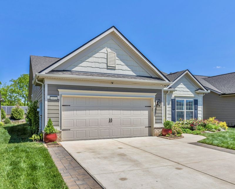 1072 Sumner Grv, Spring Hill, TN 37174