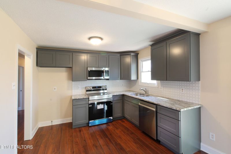 1809 Cannondale Rd, Knoxville, TN 37922