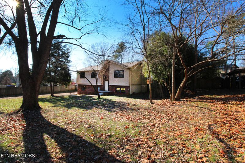 1809 Cannondale Rd, Knoxville, TN 37922