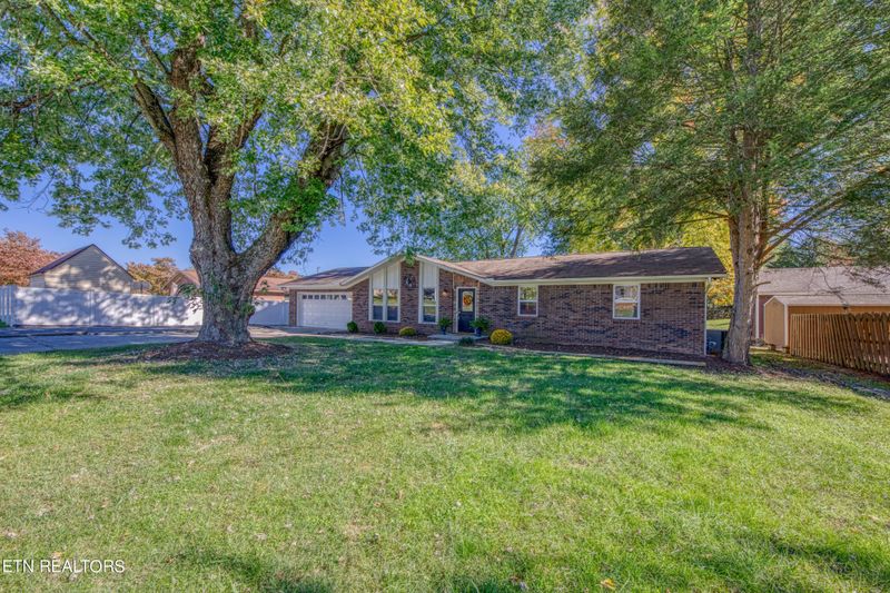 4704 Zirkle Dr, Knoxville, TN 37918