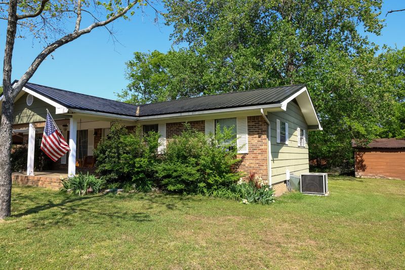 549 Pinewood Cir, Fort Oglethorpe, GA 30742