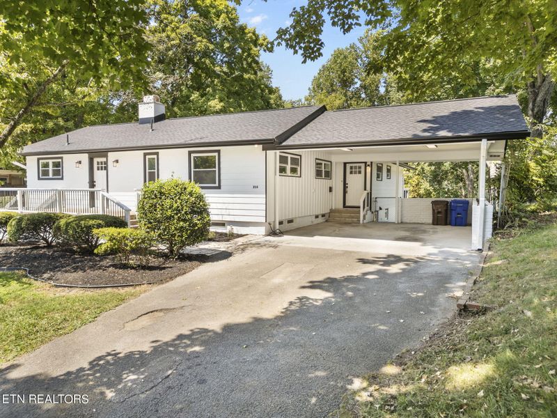 214 Outer Dr, Oak Ridge, TN 37830