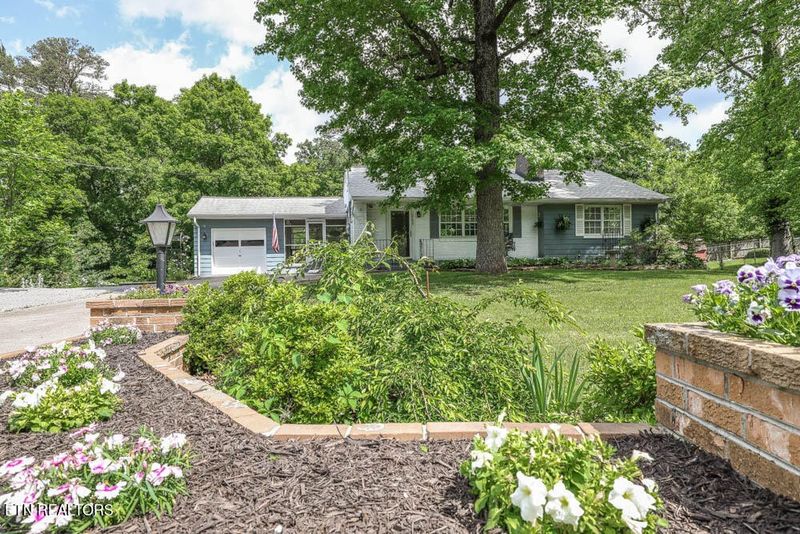 229 Sarvis Dr, Knoxville, TN 37920