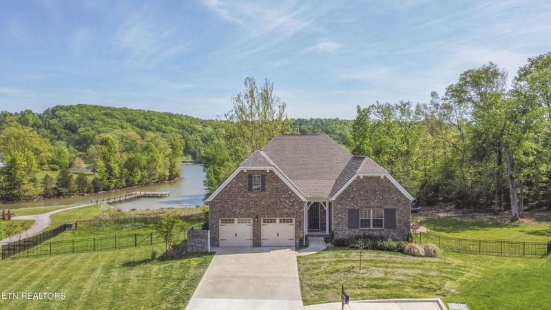 191 Ashton Fields Dr, Lenoir City, TN 37772