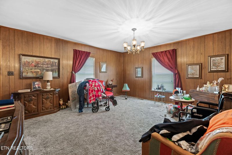 400 W 5th Ave, Lenoir City, TN 37771